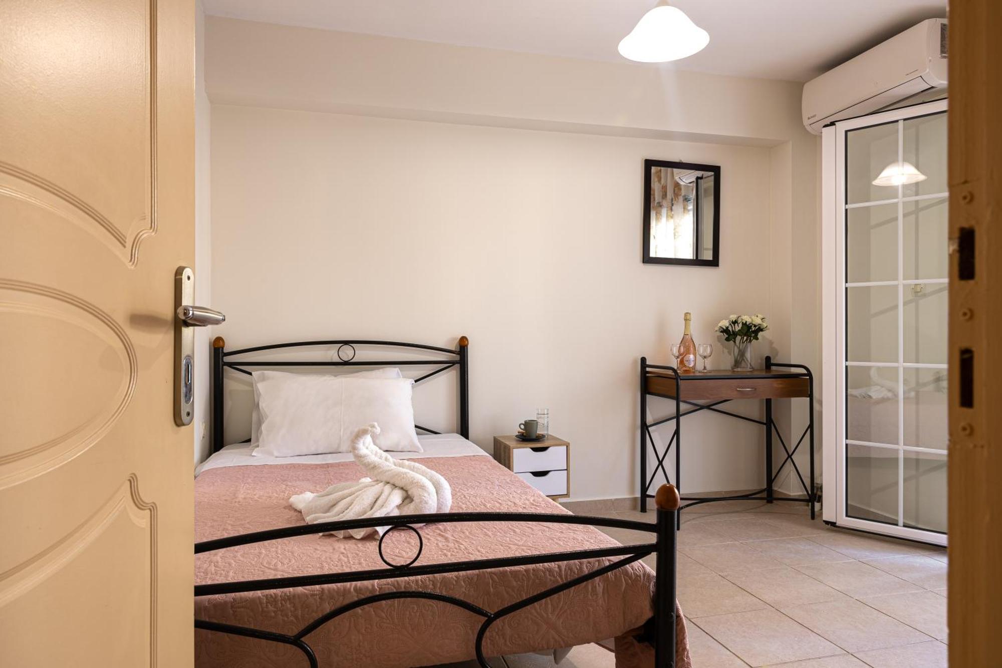 Pavlos Apartments Argostoli  Exterior photo